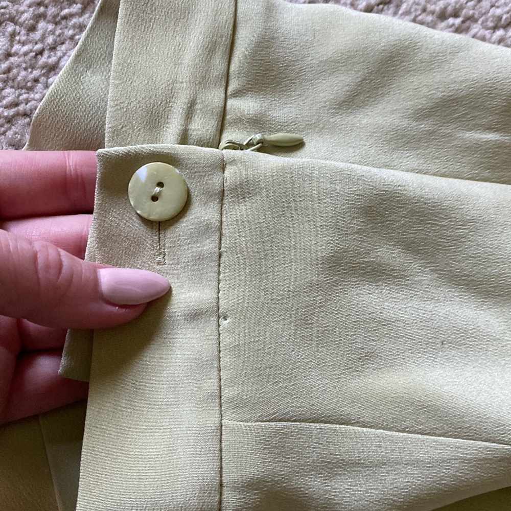 100% silk women’s trousers, soft green. Josephine Chaus